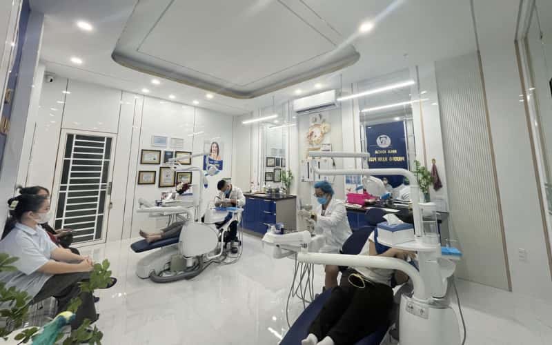 Hình: nha khoa Phương Hạnh trồng răng implant